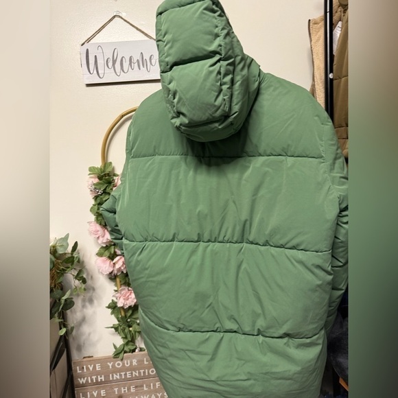 Amazon Essentials Men's Mid-Length Hooded Puffer Coat
L - Picture 6 of 7